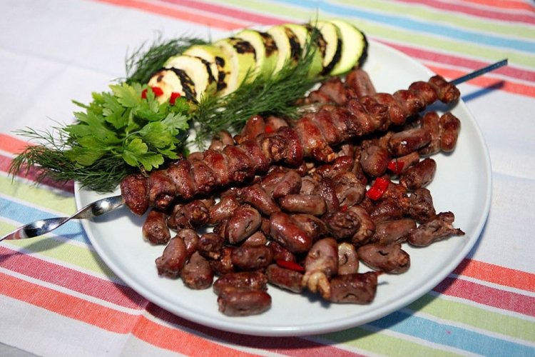 Куриные сердечки в аджике на мангале