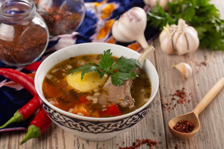 Шурпа из бараньих ребрышек с перловкой и острым перцем