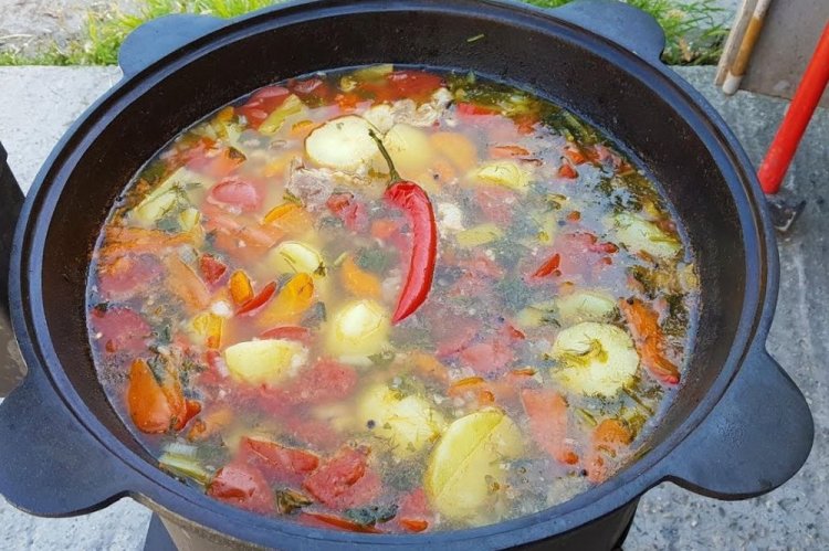 Шурпа из говядины с курдючным жиром на костре