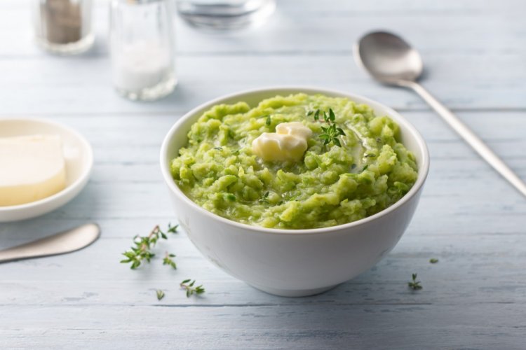 Картофельное пюре с зеленым горошком