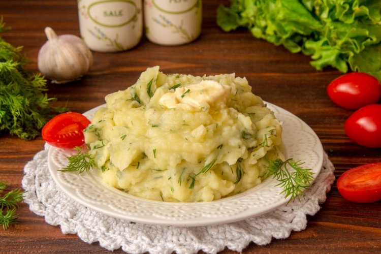 Картофельное пюре с зеленью и чесноком