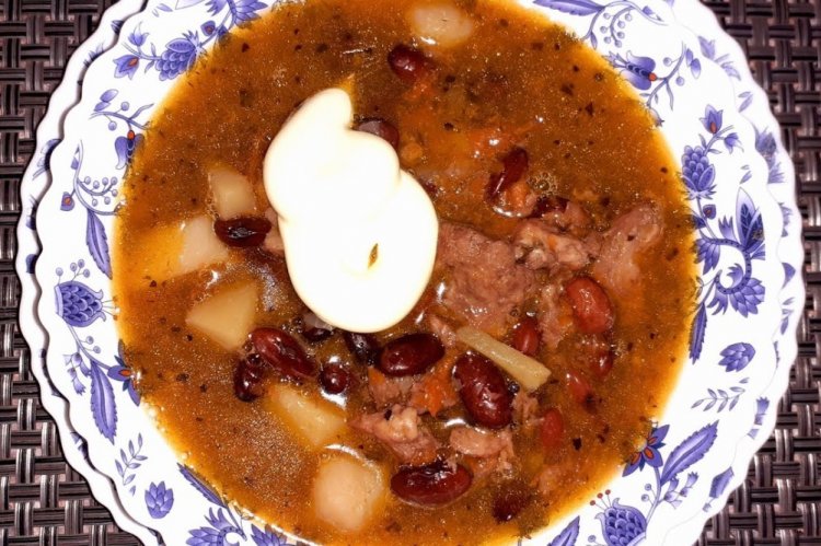 Суп с тушенкой и фасолью