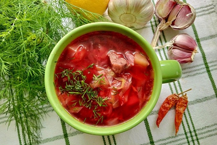 Борщ с тушенкой