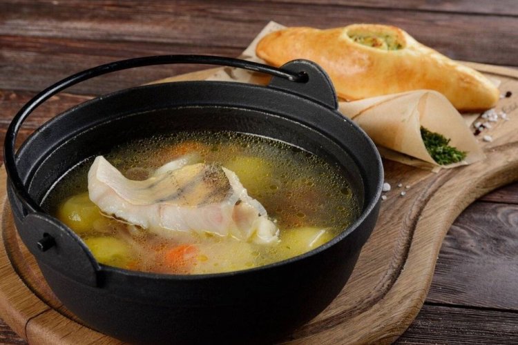 Уха из судака с салом на костре