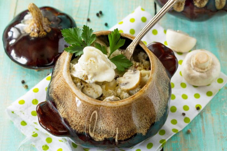 Пельмени с шампиньонами и сливками в духовке