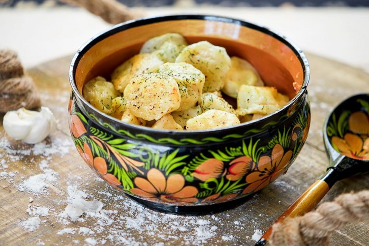 Сочные пельмени с говядиной в горшочках в духовке