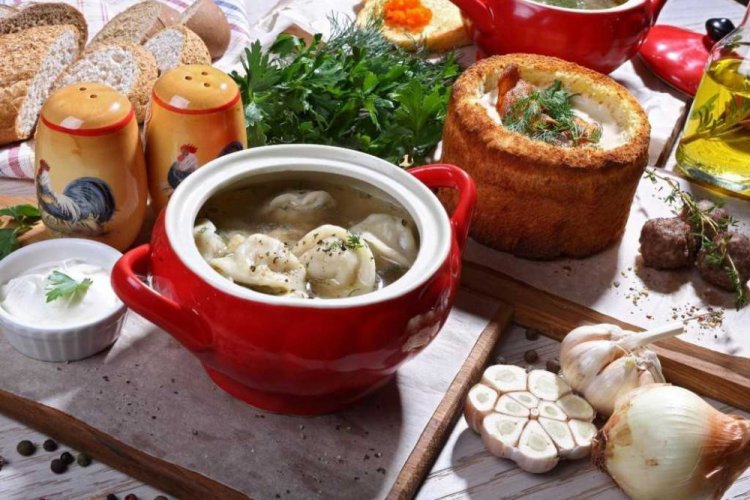 Пельмени с куриной печенью, запеченные в горшочках