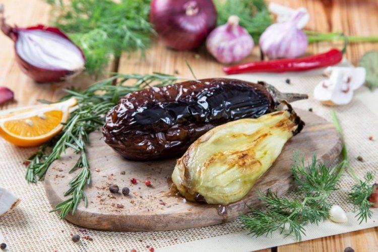 Баклажаны, запеченные целиком в фольге на гриле