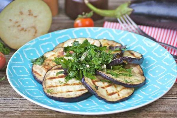 Баклажаны с бальзамическим уксусом и чесноком на гриле
