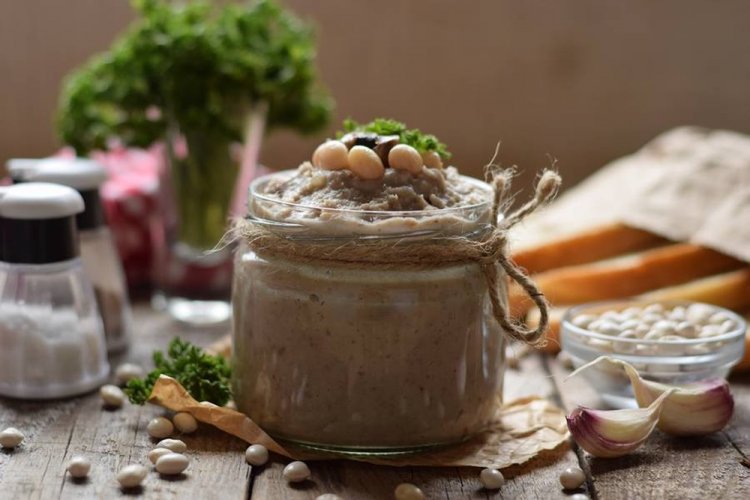 Постный паштет из тофу с фасолью и грибами