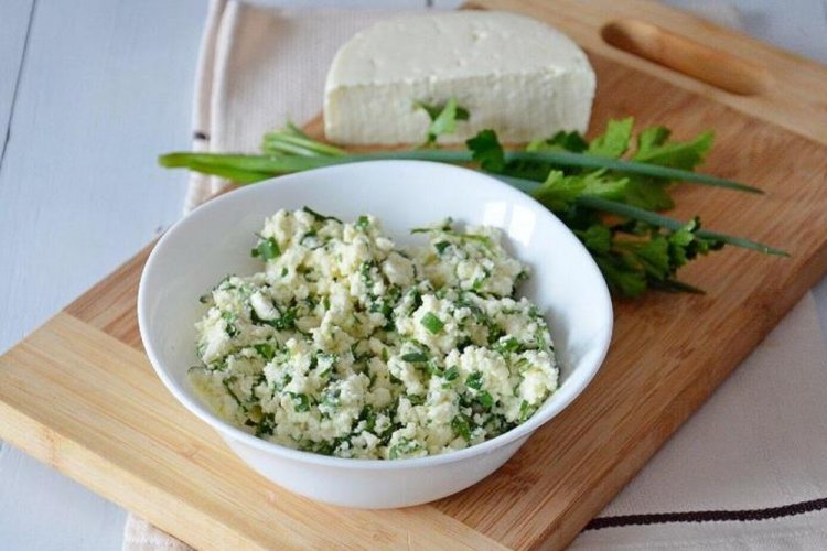 С сулугуни и зеленью