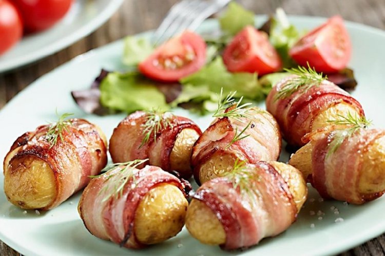 Картошка с беконом целиком на мангале