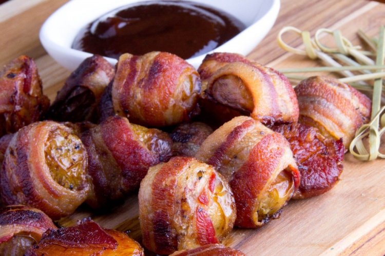 Картошка с беконом и чесноком на мангале