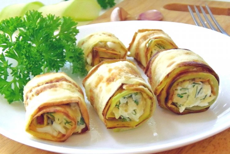 Рулетики из кабачков с творогом