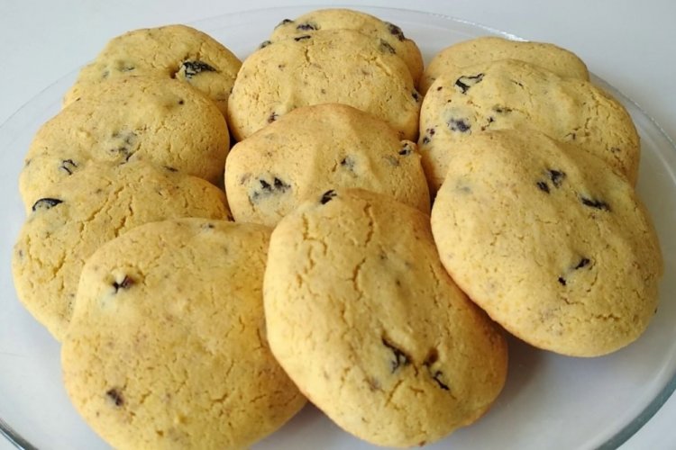 Кукурузное печенье с изюмом