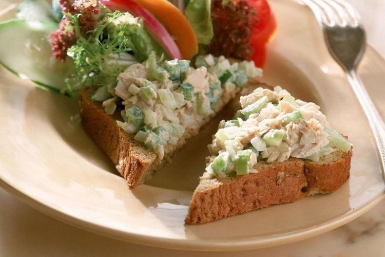 Бутерброды с ветчиной и сельдереем