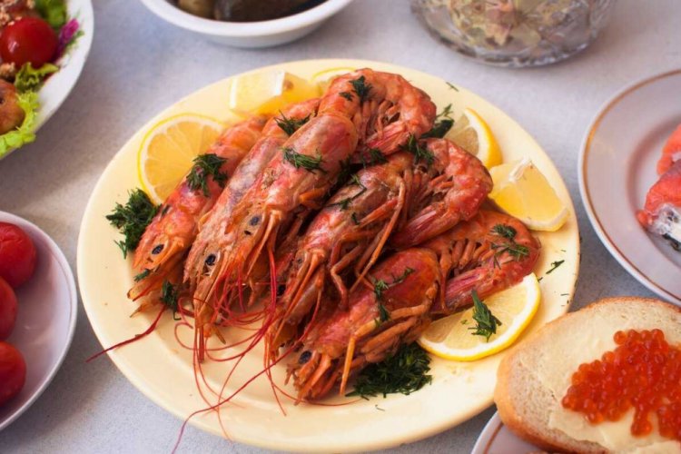 Лангустины в фольге на мангале