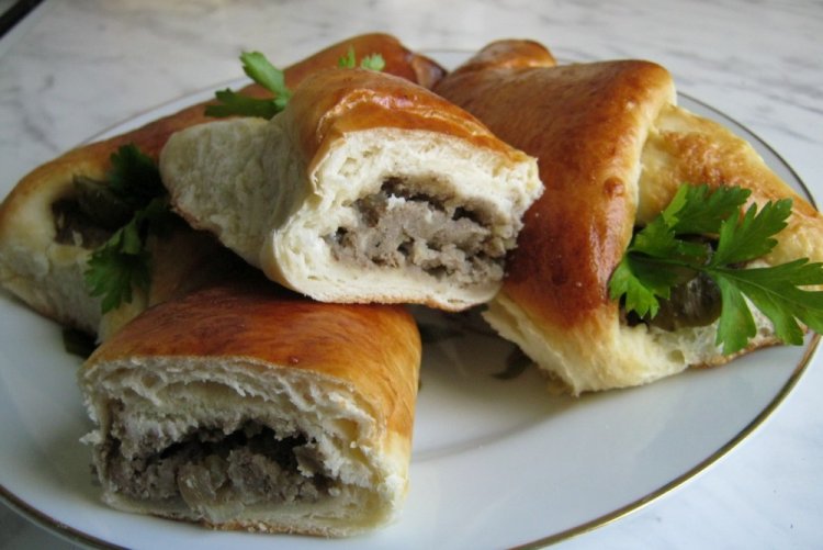 С печенью, луком и зеленью