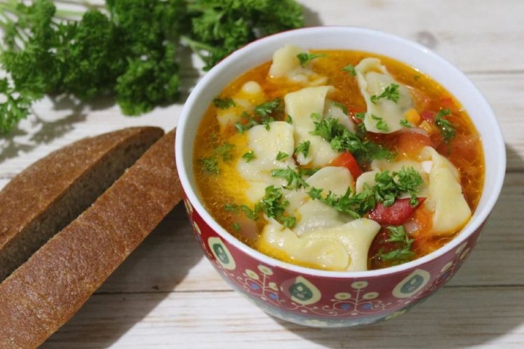 Простой рецепт чучвары в бульоне с овощами