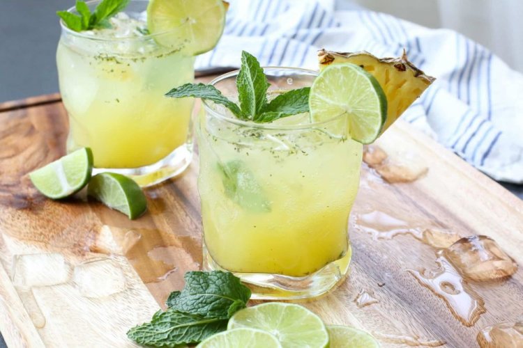 Лимонад с лаймом и ананасовым сиропом