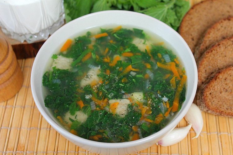 Суп из крапивы с клецками
