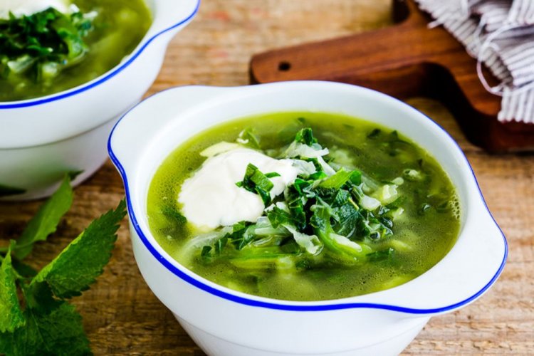 Крапивный суп со сладким перцем и стручковой фасолью