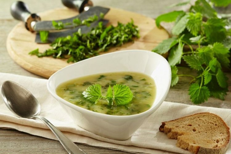 Гороховый суп с крапивой