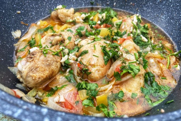 Курица с овощами в казане