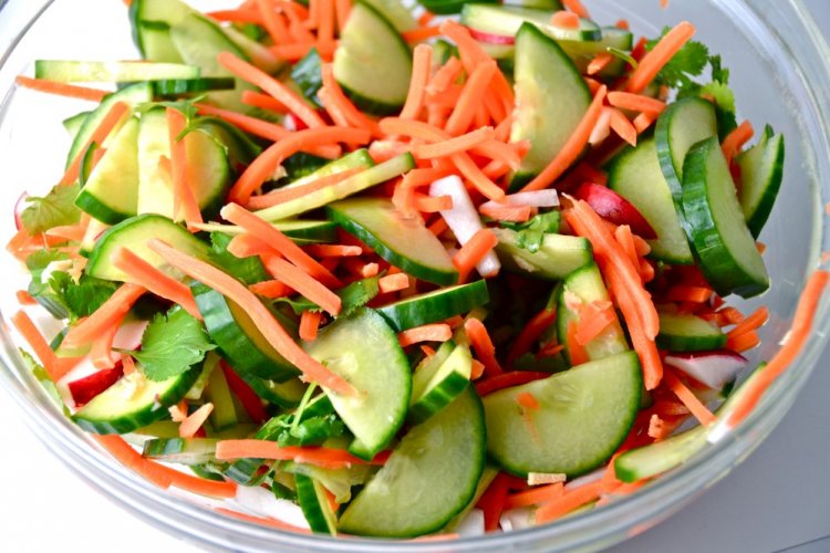 Овощной салат с кабачком