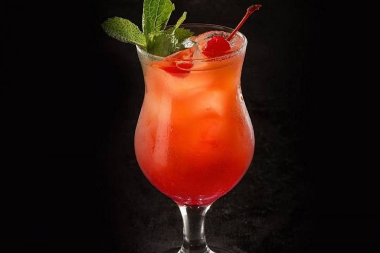 Секс на пляже с ежевичным и дынным ликером