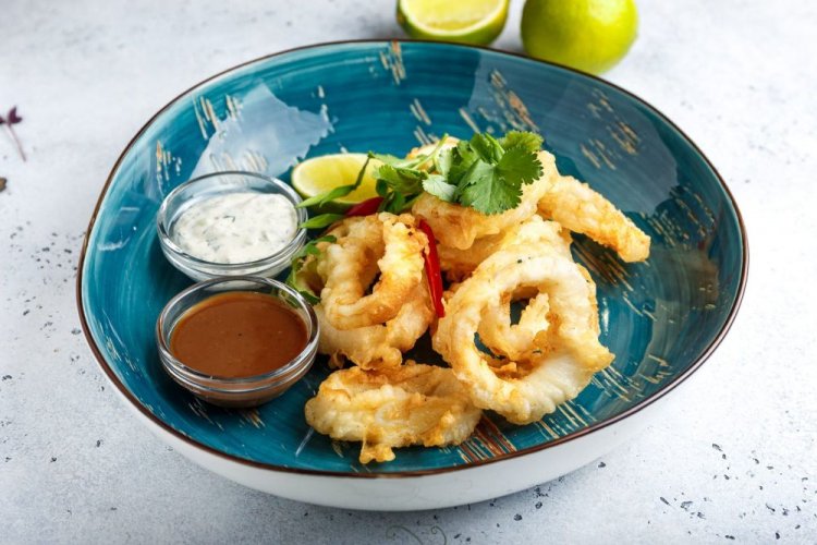 Кальмары в кляре с чесноком