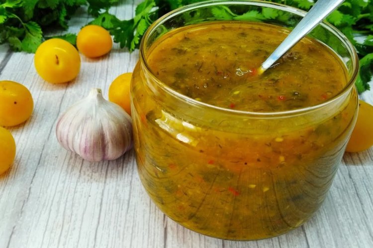 Ткемали из желтой сливы