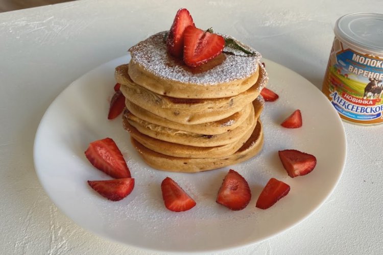 Панкейки на кефире со сгущенкой