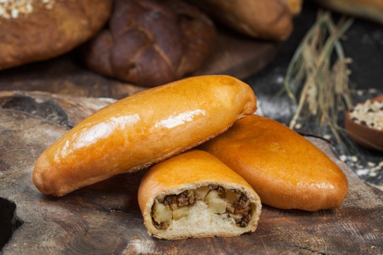 С мясом и яблоками