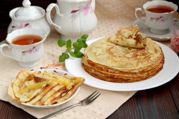 Дрожжевые блины на сыворотке