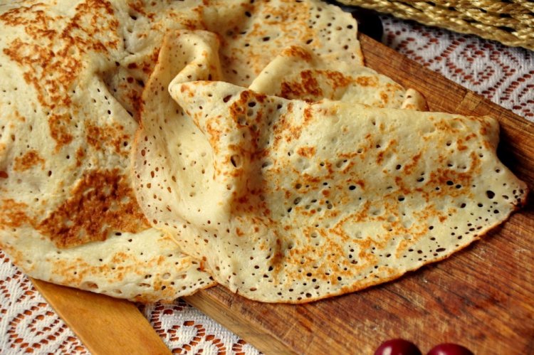 Тонкие дрожжевые блины на воде