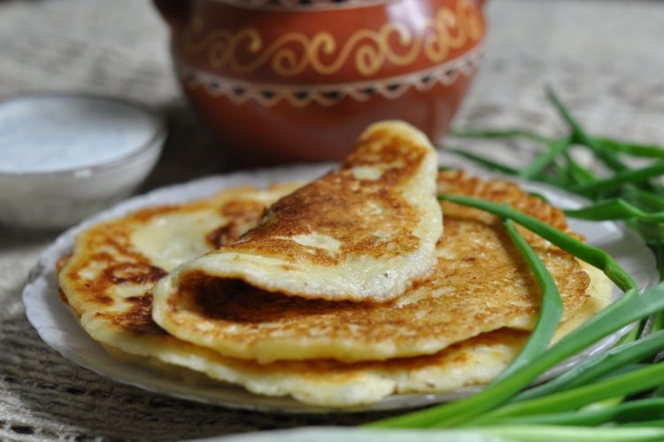 Дрожжевые блины с картофелем