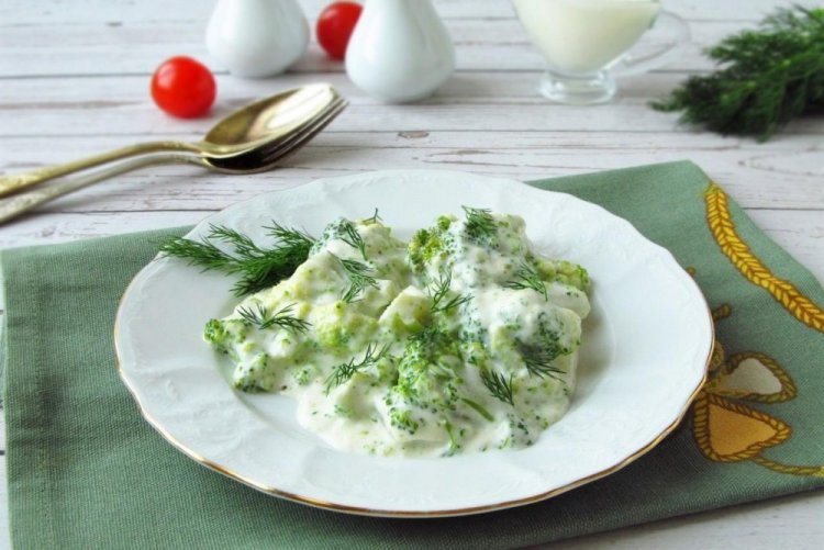 Брокколи в сметане