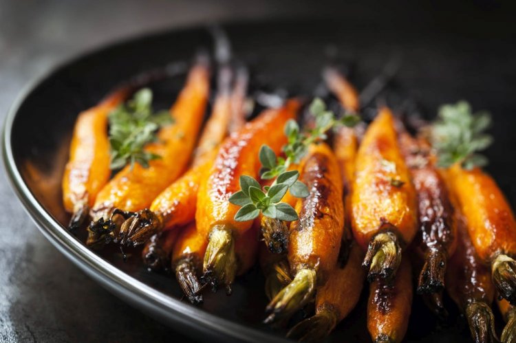 Запеченная молодая морковь