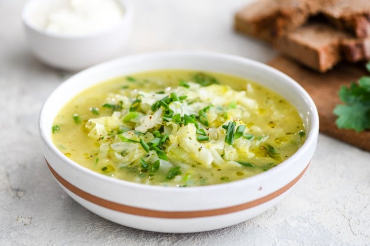 Летний суп с молодой капустой