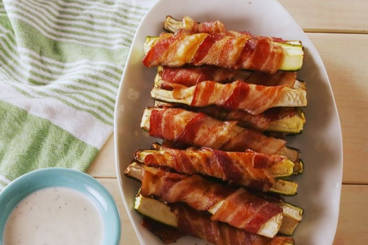 Запеченные кабачки в беконе