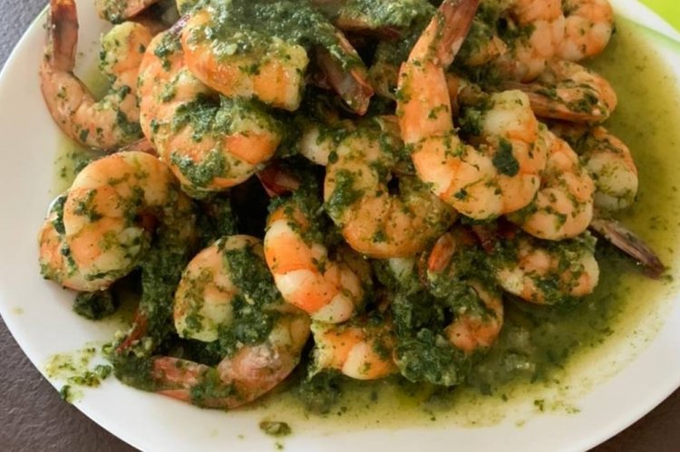 Креветки в сливочном соусе с песто