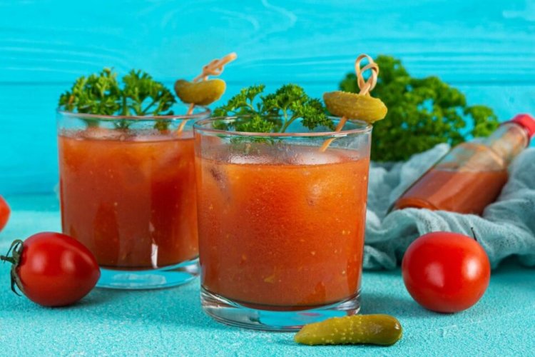 Кровавая Мэри с огуречным рассолом и хреном