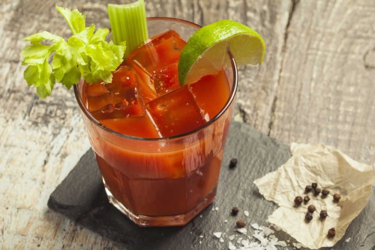 Безалкогольная Кровавая Мэри с табаско и лимонным соком