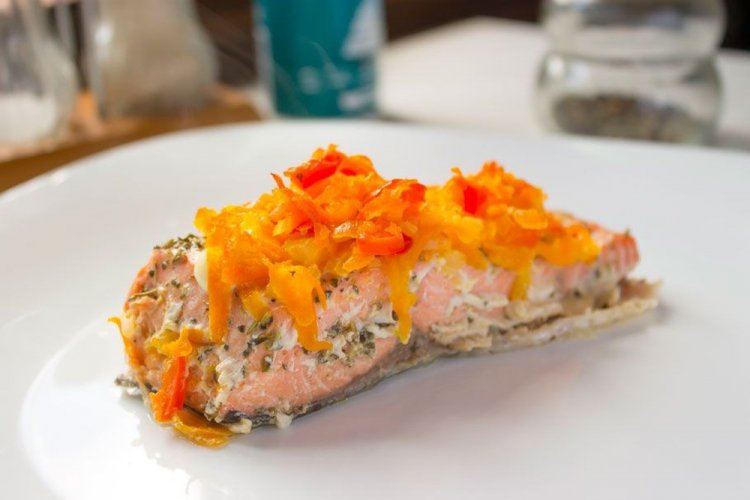 Кета под овощной шубой в духовке