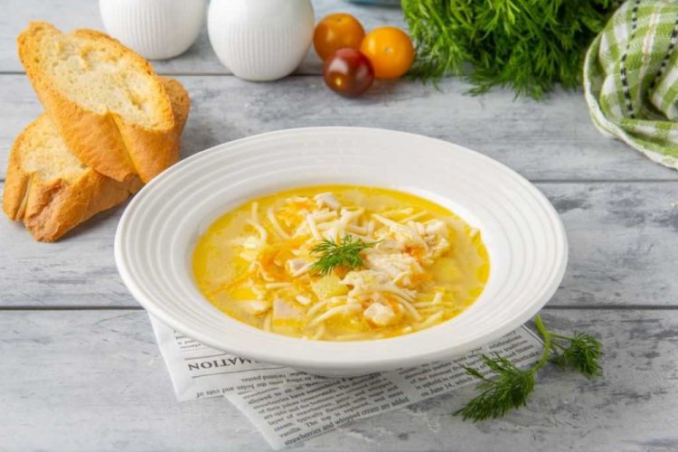 Суп с копченой курицей и вермишелью