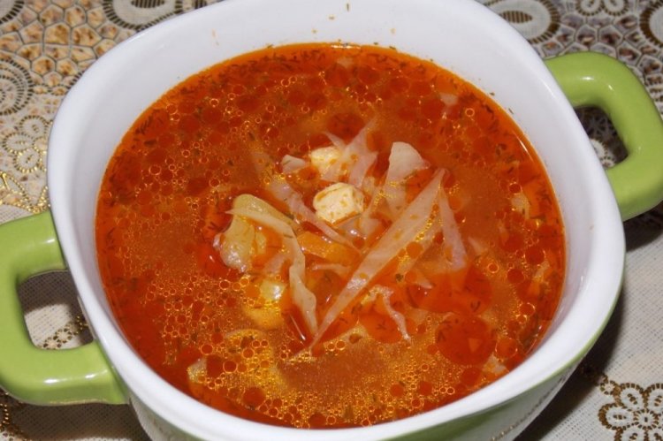Суп с копченой курицей и капустой