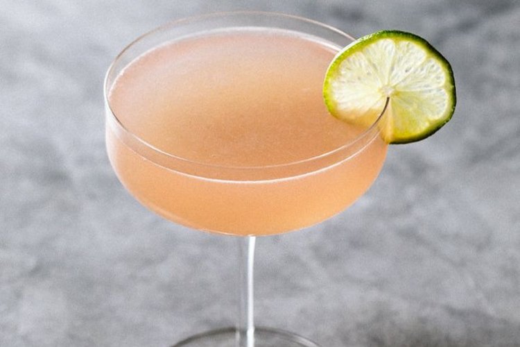 Космополитен с клюквенной водкой