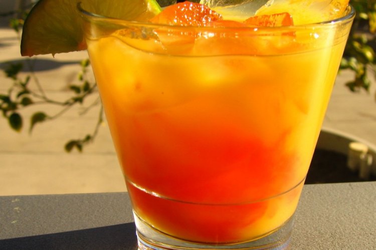 Безалкогольный Космополитен с ананасовым соком