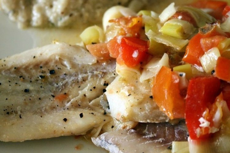 Кефаль с овощами в мультиварке